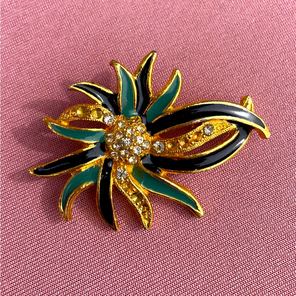 Vintage | Je Joux Cascio Flower Panetta green enamel Pin Brooch